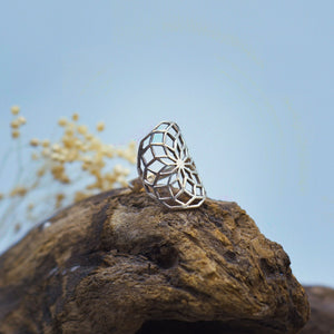 Filigraner Ring mit "Samen des Lebens" Symbol