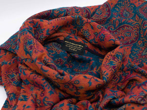 Warmer Poncho mit Paisley Muster, rotorange / blau