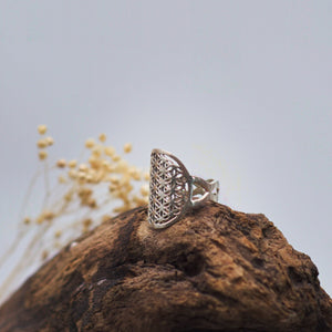 Ring &quot;Lebensblume&quot; mit außergewöhnlichen Ringband, 925 Sterlingsilber