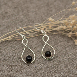 Infinity Hängeohrring mit Edelstein Onyx, 925 Sterlingsilber