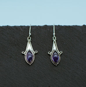 Eleganter Hängeohrring mit Amethyst