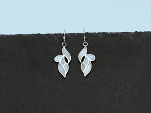 Blatt Hängeohrring, Blüten aus Perlmutt, 925 Sterlingsilber