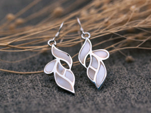Blatt Hängeohrring, Blüten aus Perlmutt, 925 Sterlingsilber