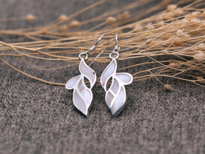 Blatt Hängeohrring, Blüten aus Perlmutt, 925 Sterlingsilber