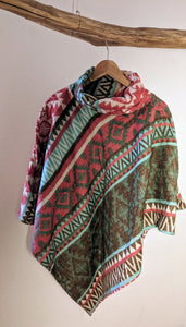 Kuscheliger Ethno Poncho ISLA