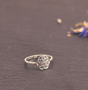 Silberring mit kleiner Lebensblume/Samen des Lebens