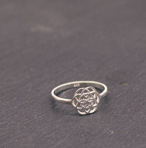 Silberring mit kleiner Lebensblume/Samen des Lebens