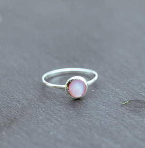 Dünner Silberring mit Kreis, Emaille Rosa