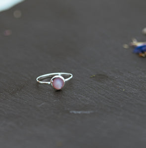 Dünner Silberring mit Kreis, Emaille Rosa