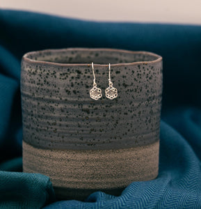 Kleine Hängeohrringe mit Lebensblume, Silberohrring