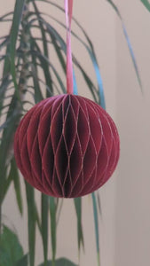 Weihnachtskugel aus Papier