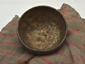 Alte handgefertigte Chakra Klangschale aus Nepal, Chakra Klangschale, Third Eye/ 3. Auge,  Grundton A