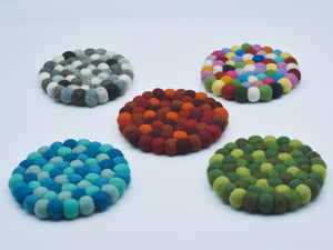 Bunter Filzuntersetzer, Topfuntersetzer aus Filzkugeln, rund, regenbogenfarben, verschiedene Größen