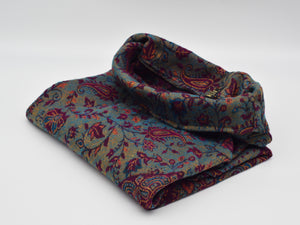 Comodo poncho JULE con motivo paisley, turchese