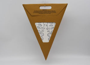 Weißer Papierstern mit Glitzer und floralen Design, Weihnachtsstern