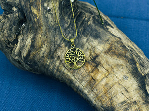 Halskette mit goldenen Lebensbaum Anhänger
